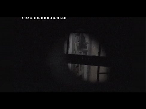 ❤️ Бландзінка таемна здымаецца на відэа з суседскага вуаерыста, схаванага за пустымі цэгламі ❤❌ Рускае порна у нас ❌